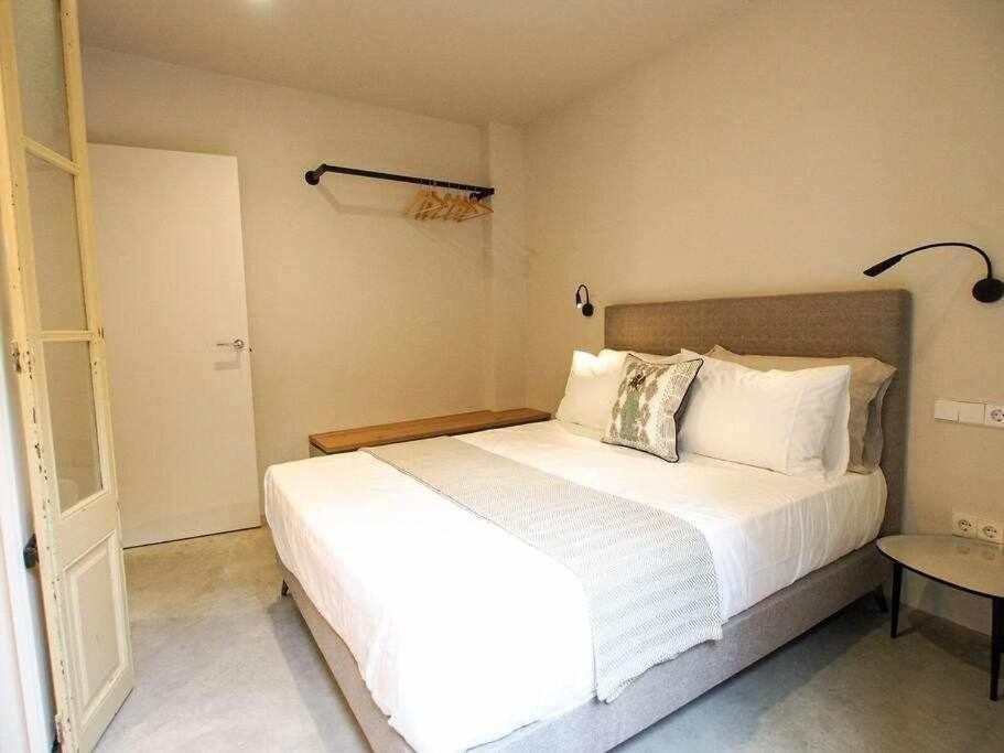 ז'ירונה Velo Vern 3 Luxury Penthouse W Views Of City Wall מראה חיצוני תמונה