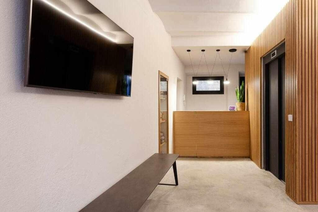 ז'ירונה Velo Vern 3 Luxury Penthouse W Views Of City Wall מראה חיצוני תמונה